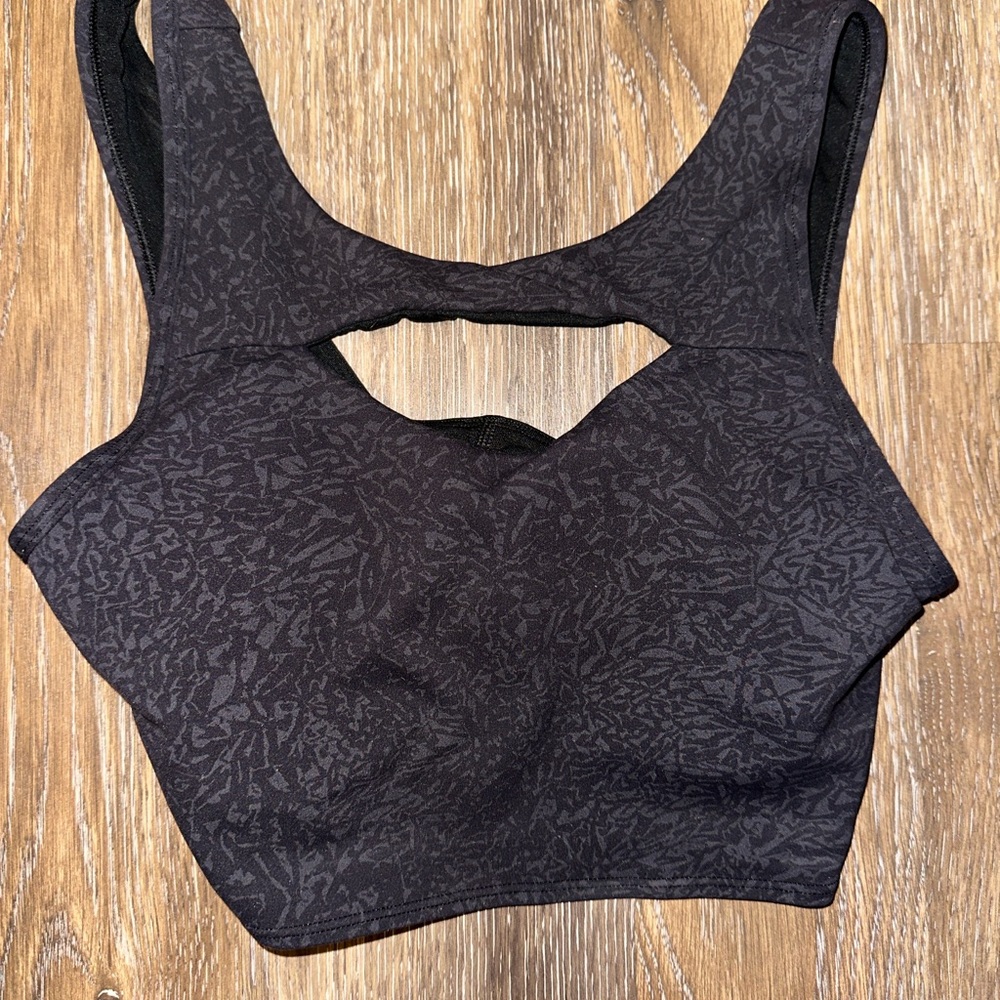 Black Women's lululemon Top